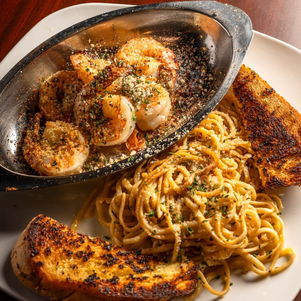 Gusto Dolce Italian Bistro's shrimp scampi with linguine pasta and two slices of garlic bread.